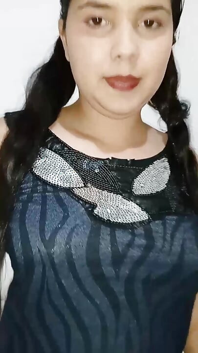 Horny lets me into her pussy 🥵