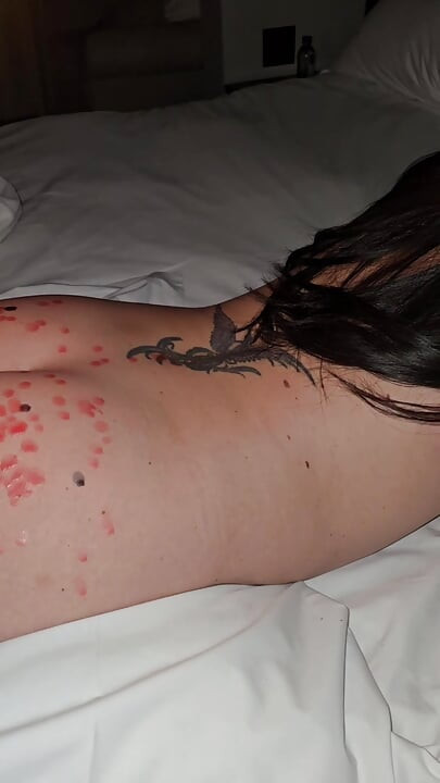 Ele pinga cera na minha bunda e depois goza na minha buceta para me esfriar!
