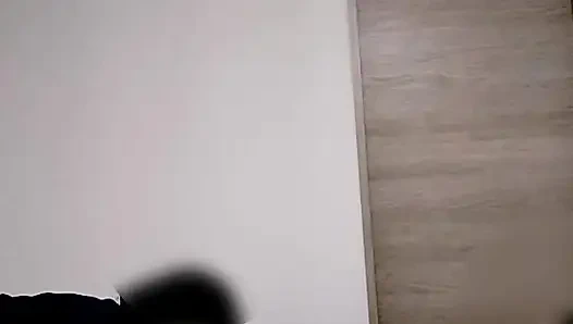 Home-style-video. Cowgirl spielt mit einer vollbusigen ehefrau in orangefarbenen dessous. Die aktivitäten des paares zu hause. Selbstgedrehte amateur per