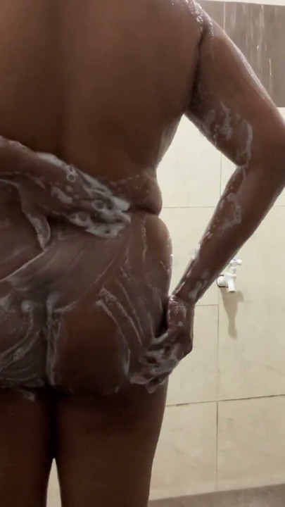 Young Sri Lankan Woman Having Sex While Bathing | Clip 2