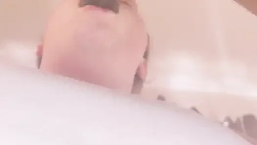 Amatör iri güzel kadın ıslak sakso ve boşalma