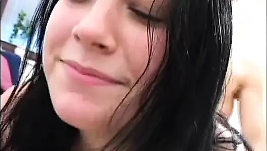 Cewek semok rambut cokelat dientot habis-habisan sama kontol besar