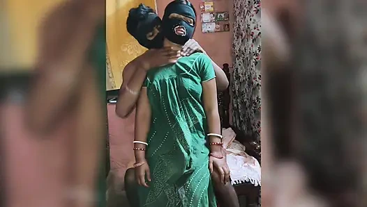 Hintli büyük ateşli ev yapımı amatör Hintli evli kadın ilk kez chudai