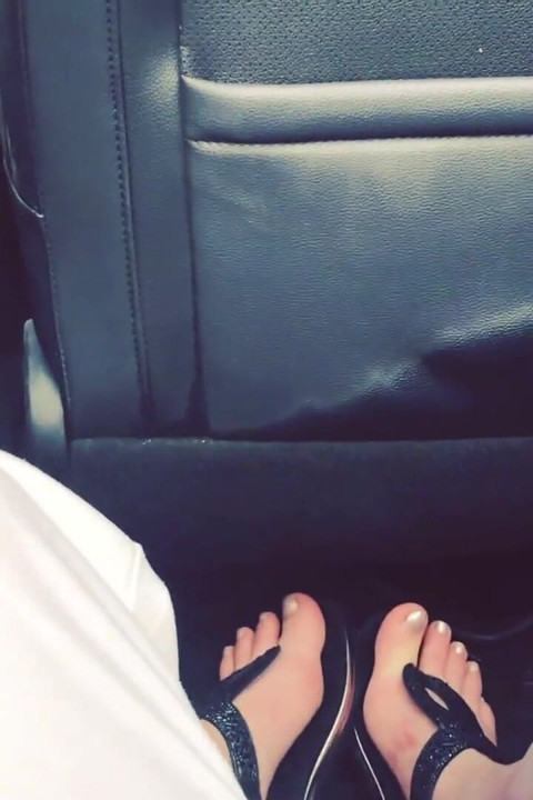 Feet tease in mustang cabriolet