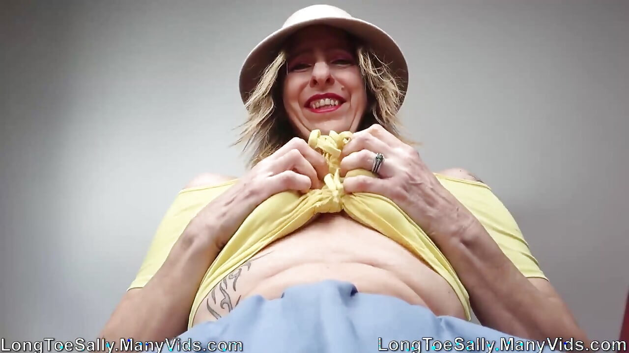 Buxom Sunshine