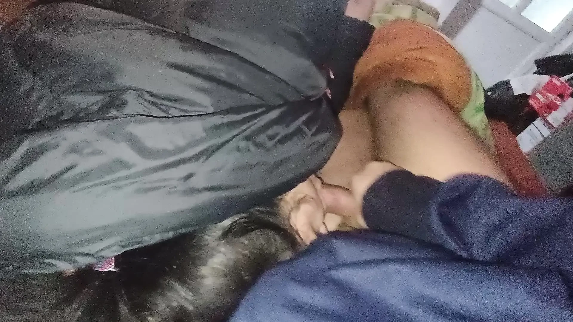 我躺在床上恶心，男朋友用嘴巴操我，让我用他的精液让我好起来