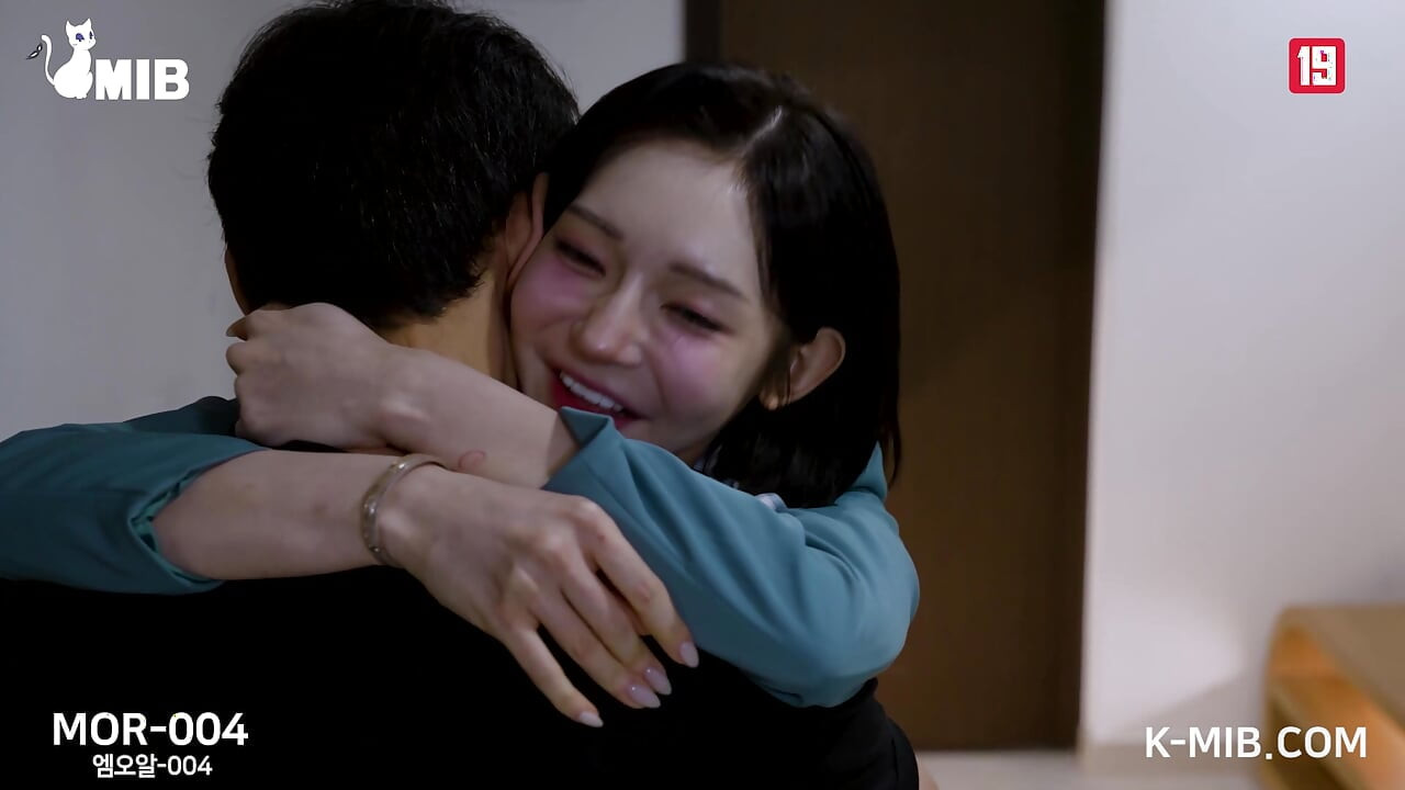 MOR-004 Amateur Korean Girlfriend Still in Uniform Gives a Sloppy Blowjob After Her Flight