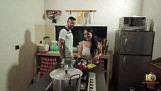 Between the half-siblings Cris and Anita Ferro they prepared a good fuck in the kitchen