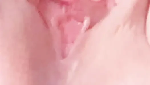 Pussy play and squirt