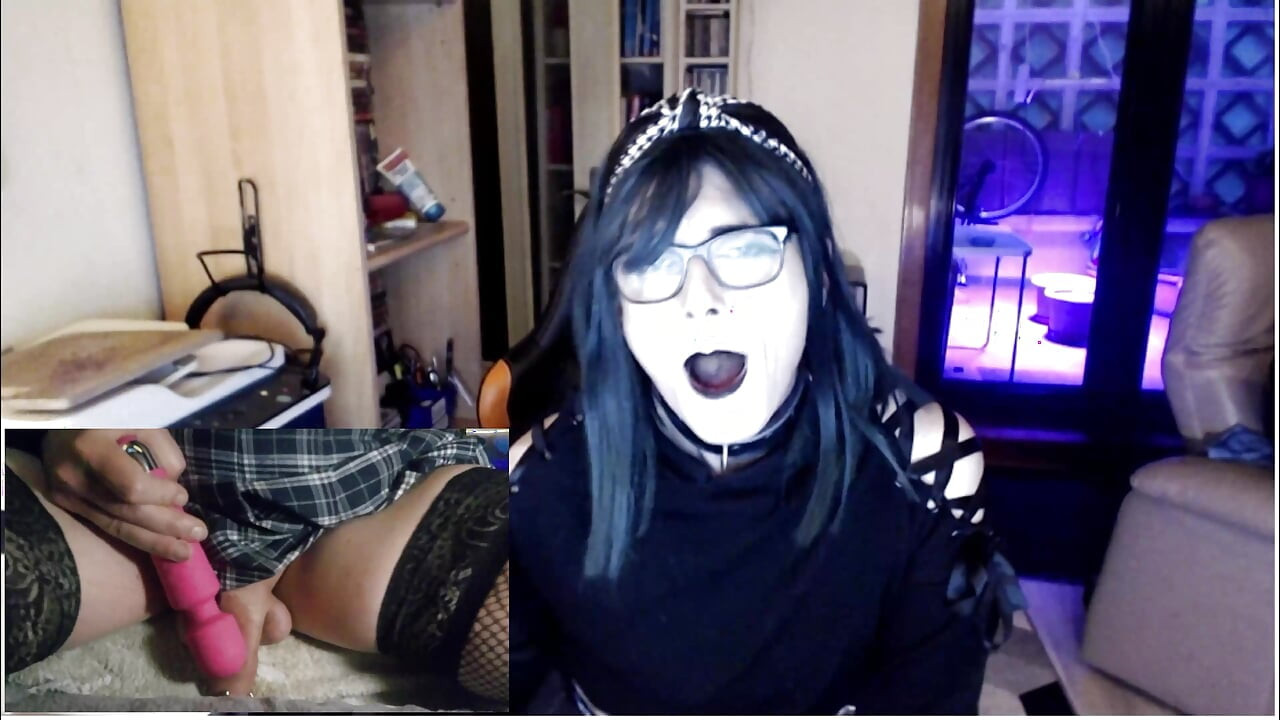 Fuck Face, Davine fucking a huge toy while chatting with Fans
