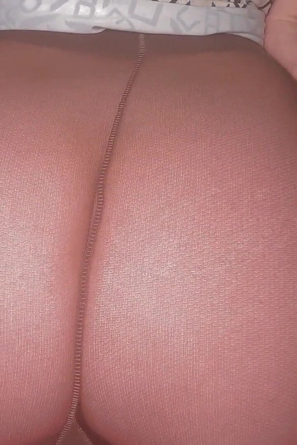 Pantyhose Farts so Close, You'll Smell the Sizzle