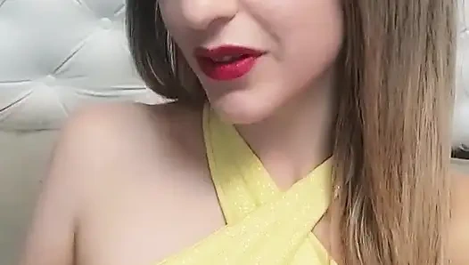 Играю с моим желтым платьем, как если вам нравится и комментарий!