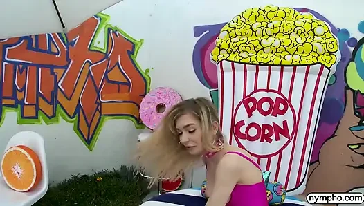 Mackenzie is a squirt machine