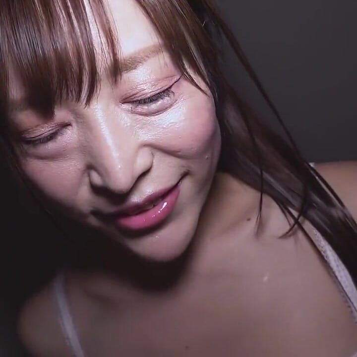 Ren Misaki Shocking Comeback Former Gravure Idol Returns as Mature Beauty with Beautiful Legs and Adult Charm