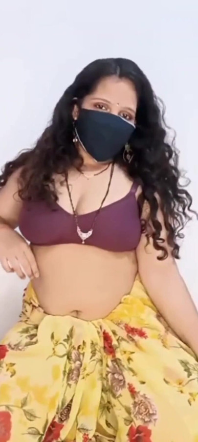 Trenutak koji morate vidjeti iz "Desi indijske tete ki jawani kya mast figure i prljavih razgovora"