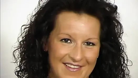 Hairy mature pleasures herself at the casting
