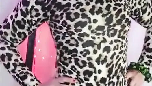 Si rambut merah Argentina favoritmu hari ini adalah pelacurmu tanpa batas! Roleplay JOI