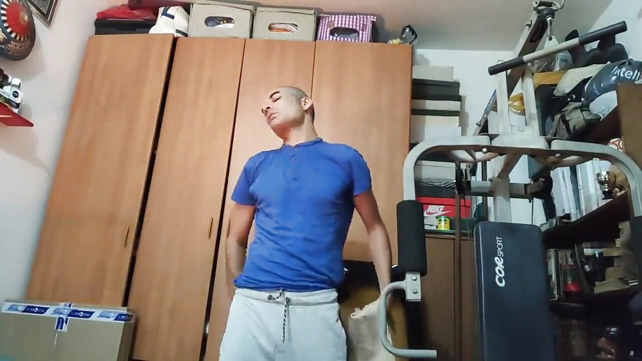 ジムで体をストリープ