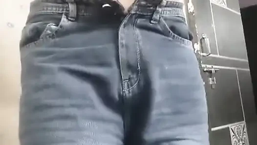 Desi bhabhi memamerkan boobs dan pussy