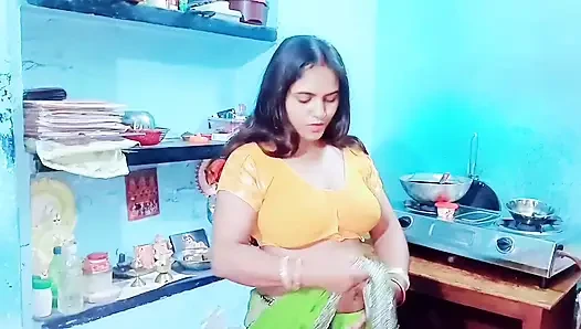 Jija ji ne apne choti sali ki virgin pussy milte hi uski pussy ros nikal diya,pussy ros piya jija ji ne guder ros yammy...