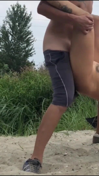 Ich sehe meine heiße ehefrau beim joggen, endet mit grobem strand, anal plus creampie | Clip 1