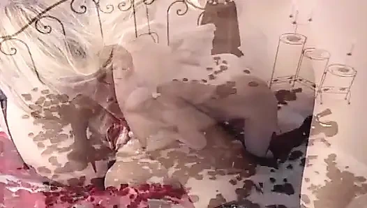 Aksi lesbian hot cewek hot rambut pirang di ranjang!