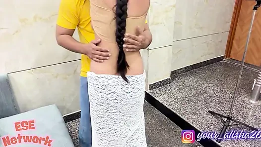 Tamu datang sebagai tamu, tetapi dia datang untuk memuaskan nafsunya.