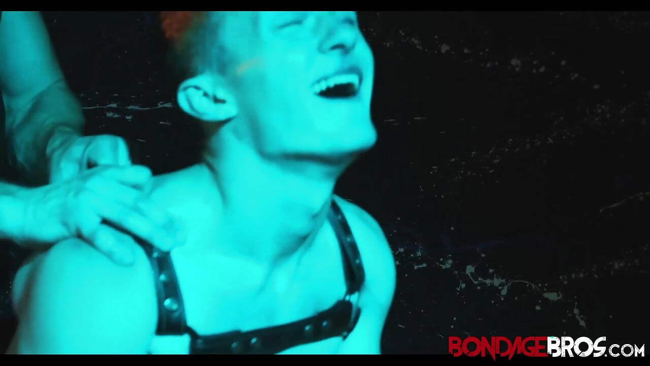 BondageBros: Devin Franco koristi guzicu Granta Ducatisa kao igračku Od rimminga do sirovih udaraca