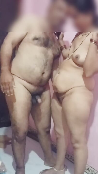 Seksi ples sedam muževa Sonal bhabhi.