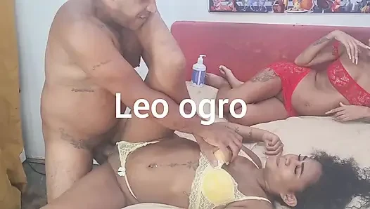 Léo ogre eski sevgilisinin ve şimdikinin götüne giriyor