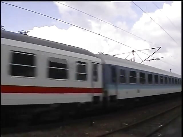 Gorąca ruda masturbuje się dla swojego chłopca