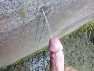 Sperma auf Beton