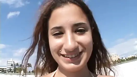 Встретили на пляже и трахнули в отеле