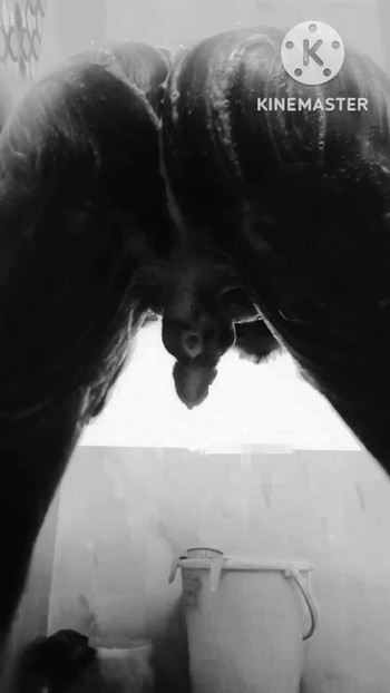 Ass cleaning during bath