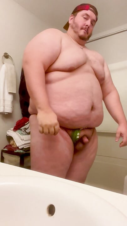 Amateur American Sumo Wrestler Bubba Burly Chub Checking Himself Out