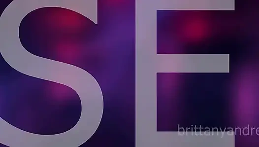 Sesi pemotretan bikini berubah menjadi panas dan basah