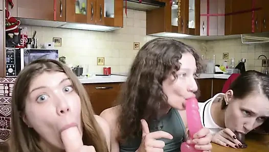 Pacar nakal nyepong seks threesome hot hot banget