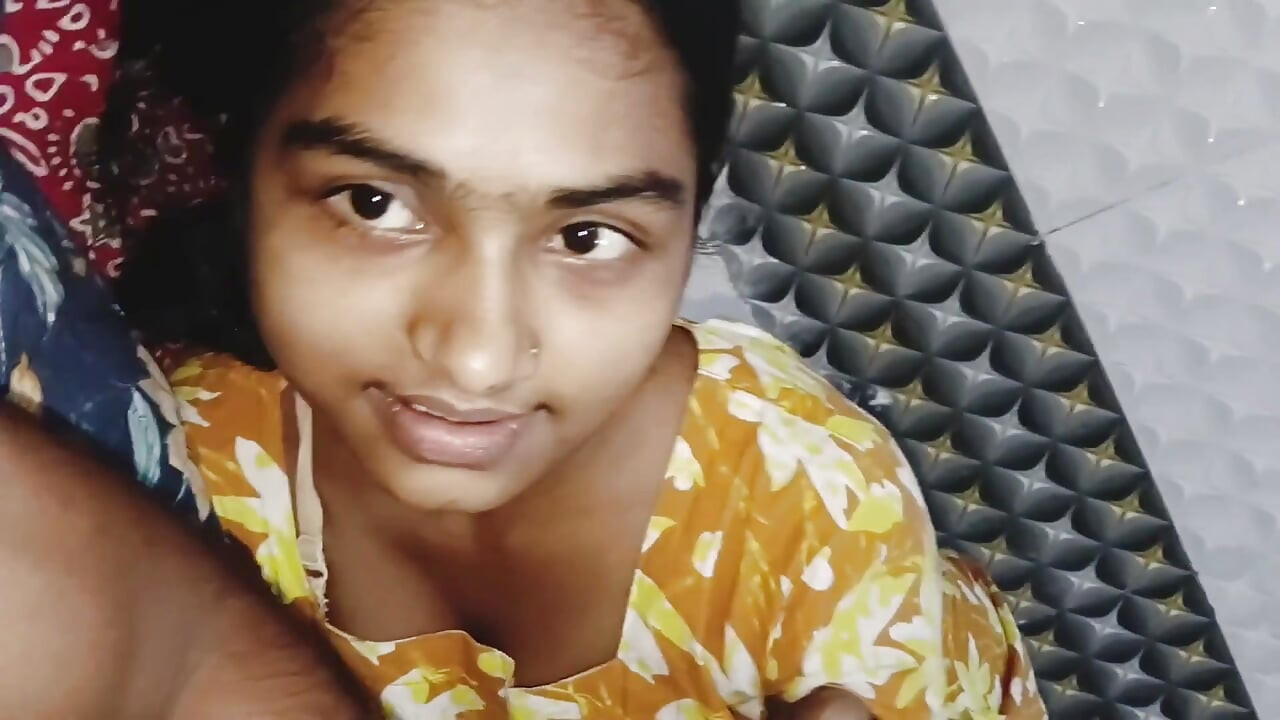 インドの妻 黄色いドレス 情熱的なセックスとフェラチオ - 自家製