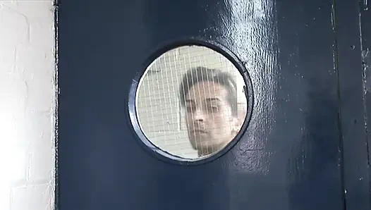 Schwere polierte fotze von lustvoller mädchen-möse sieht zierlich voller abspritzen aus