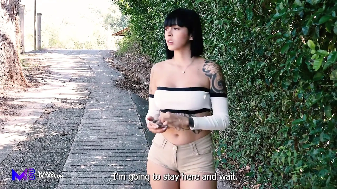 树林里迷路的女孩让我带她回家 - Max Betancur和Luna Vitaler..