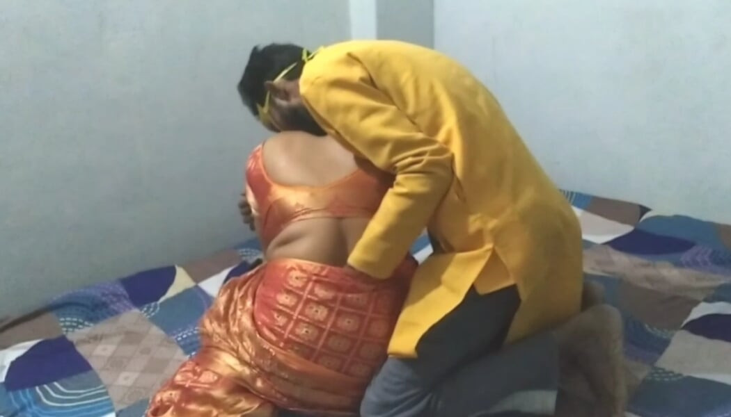 Desiインドの美しい熟女Bhabhi積によって彼女の夫