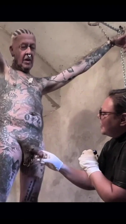 Magával ragadó pillanat a "Dominatrix Mistress April - A Day at the Spa" című filmből