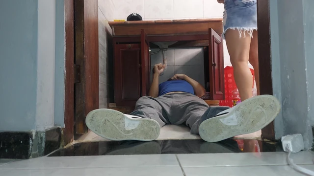 WOMAN WITH A HORN receives a plumber wearing a skirt without panties