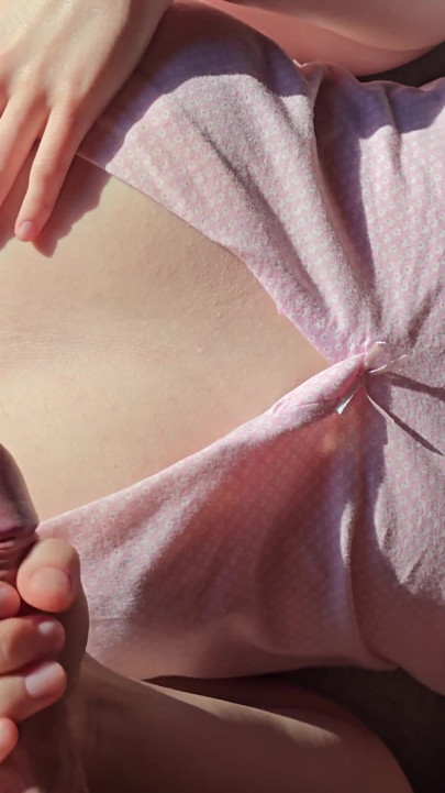 Het handjob och sperma på min söta pyjamas! | Klippa 1