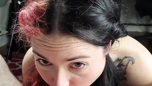 Özensiz yakın çekim bakış açısı oral seks döl yeme