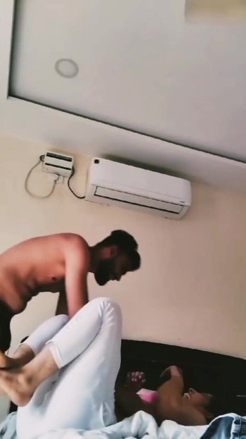 Zapanjujući trenutak od "žene tvog prijatelja glasno u hotelskoj sobi, dio 2"