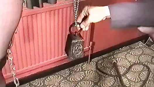 Вес 7 фунтов на мою киску, пока меня связали в воздухе