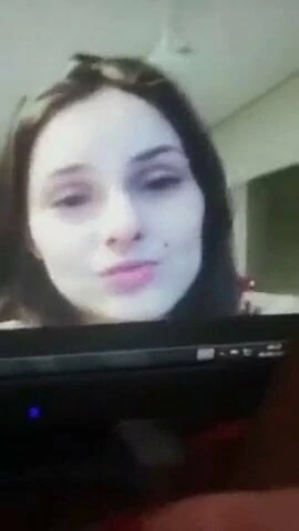 Manu digilio batendo punheta para essa casada santinha linda