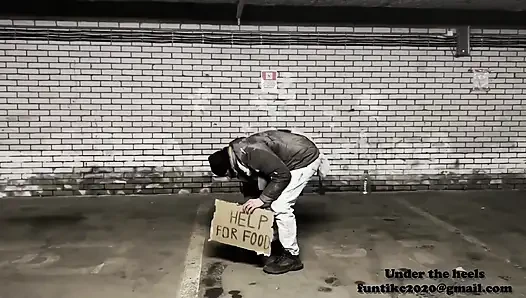 Помощница