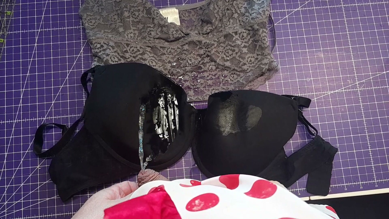 Pisspiel with panties and bra